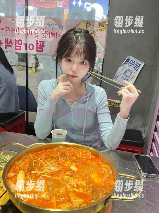 51吃瓜 透过“51吃瓜”网站,你会发现黑料里隐藏的八卦玄机