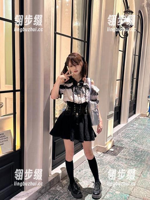 51吃瓜 我在“51吃瓜”分享黑料时,越吃越上头,忍不住想大喊:“这哪是瓜,这是西瓜大宴!”