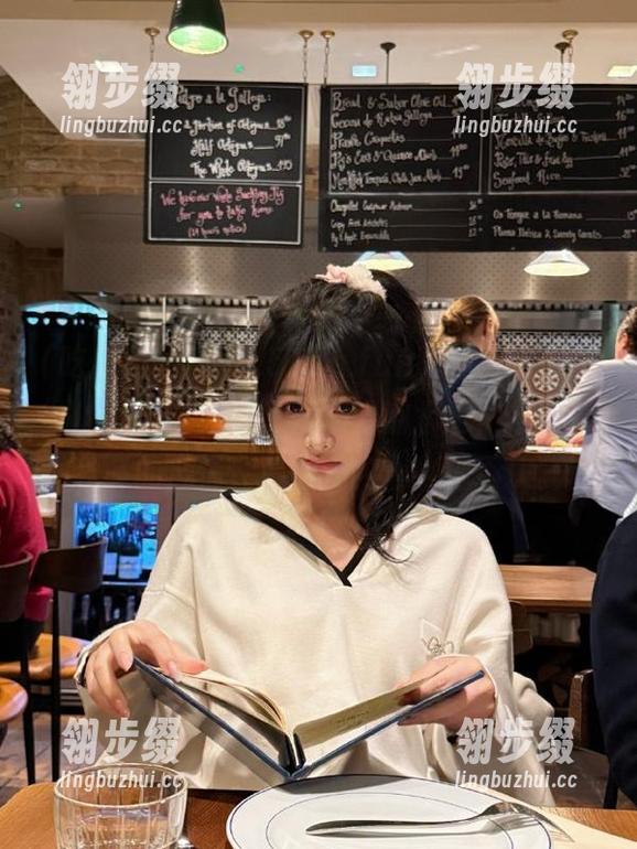 吃瓜网 www.51cg.fun吃瓜网“分享”的八卦,真让人如渴望潮水般,冲击着秋冬的心情,搞得我内心犹豫不决。