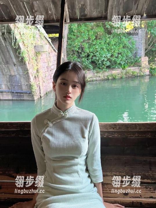 吃瓜网 登录《吃瓜网》,感觉自己像个吃瓜群众,期待了半天的剧情!