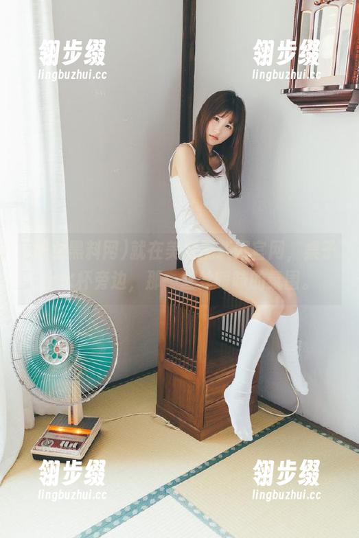 美女黑料网 就在美女黑料网官网,桌子上水杯旁边,那一丝丝暧昧的氛围。