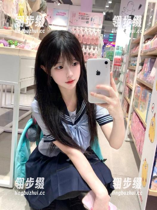 黑料专区 黑料专区苹果版上线!小心,瓜太甜可能会被嗓子卡住哦!