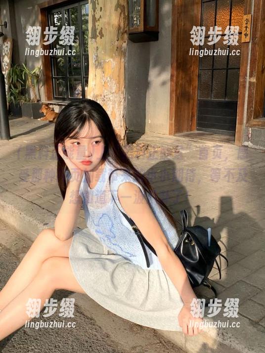 上“黑料正能量”首页，感受那种网页加载带来的小小期待，等不及想知道下一波八卦了！